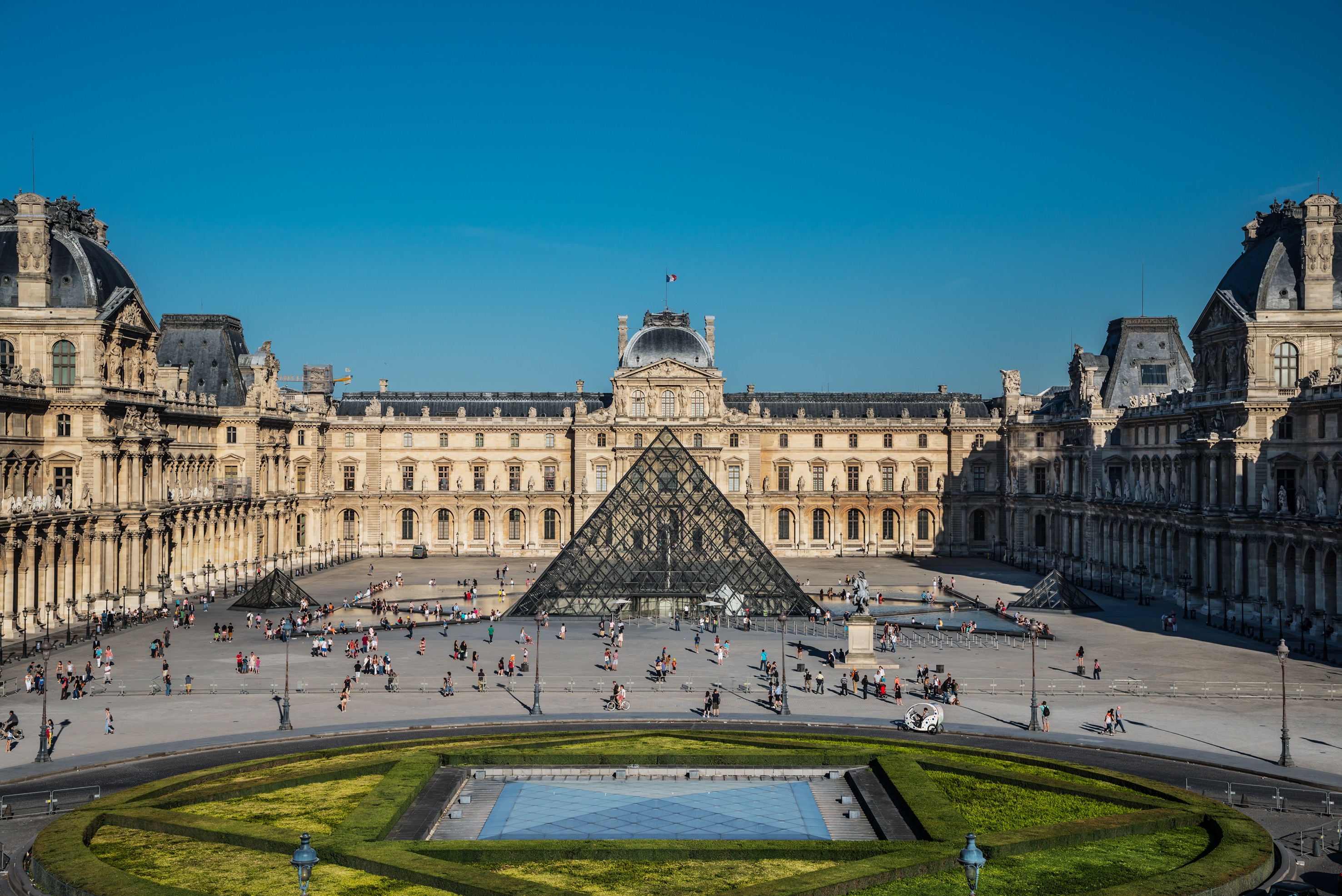 Mlbg La Pyramide Du Louvre © 2012 Musée Du Louvre  Olivier Ouadah